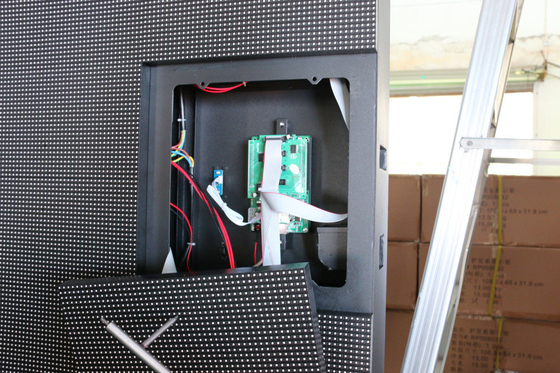Muestras inteligentes modificadas para requisitos particulares de la prenda impermeable orientada hacia el servicio delantera al aire libre de la exhibición del tamaño P10
