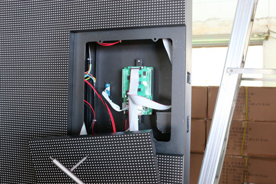 Muestras inteligentes modificadas para requisitos particulares de la prenda impermeable orientada hacia el servicio delantera al aire libre de la exhibición del tamaño P10