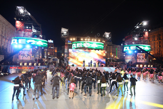 Pantalla LED transparente al aire libre de la cortina de la pantalla SMD del alquiler P7.81 LED para el concierto
